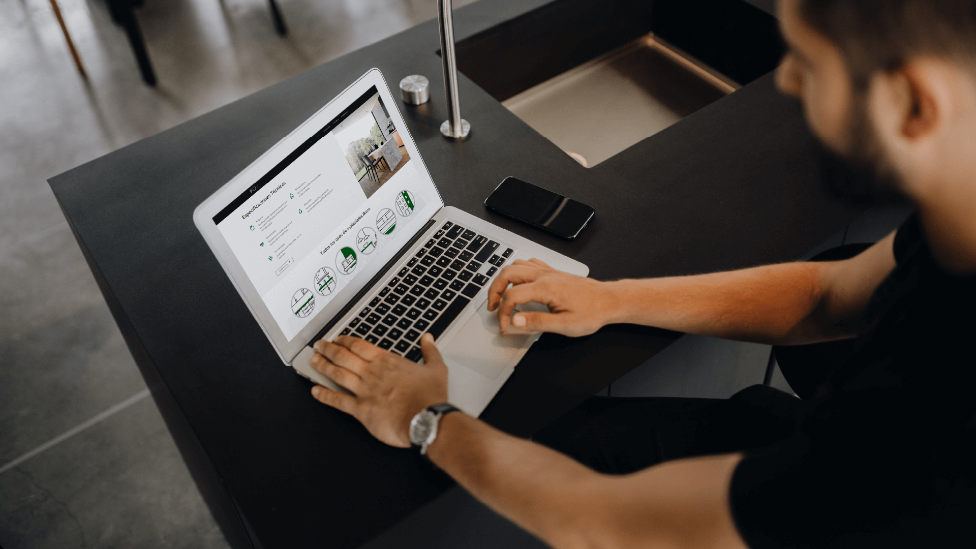 Diseño web de Auve Nico para Ikom Surfaces - Cocina